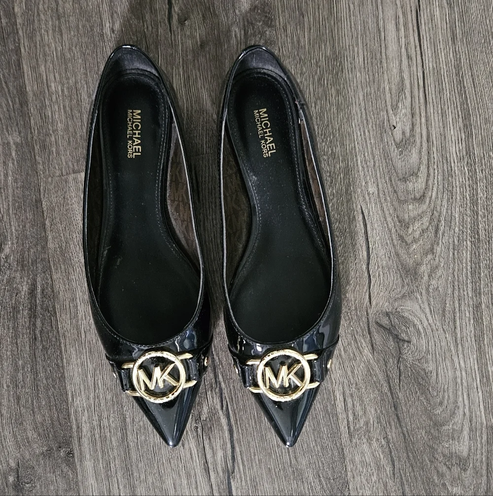 MICHAEL KORS Womens Black Gold Lock Slip On Leather Ballet Flats Size 7
